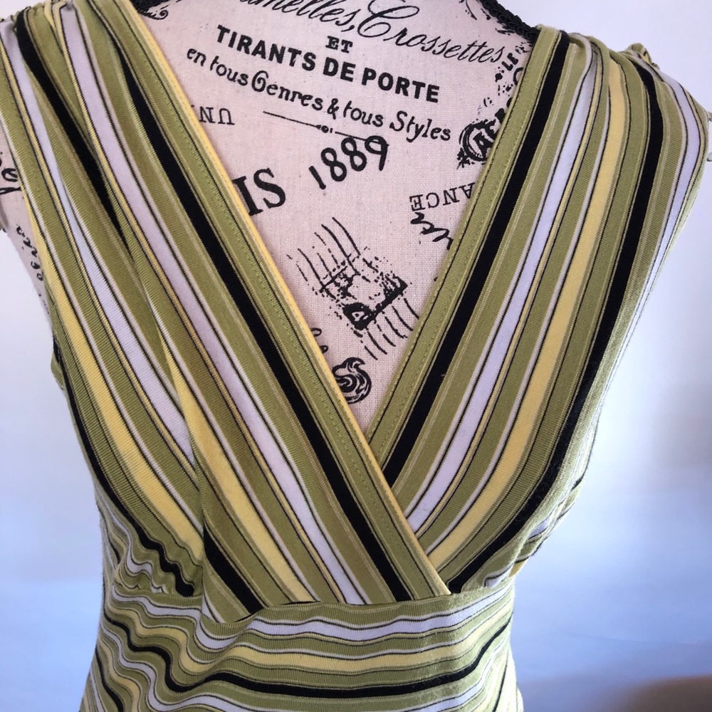 V neck wrapper top lime green striped top size Med ties on shoulders, stretch